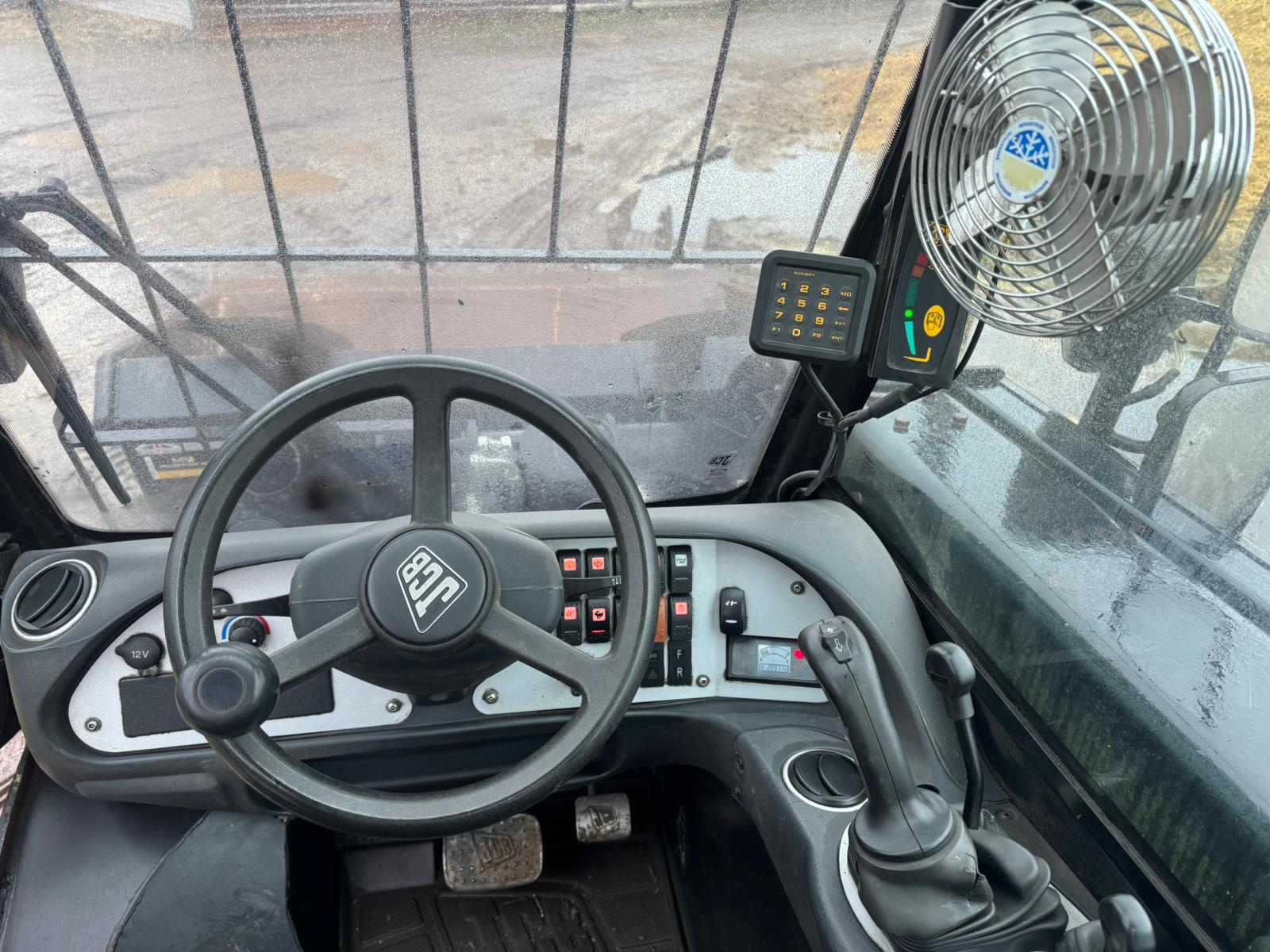 JCB 520-40 - 2 Tonne Rough Terrain Forklift Truck