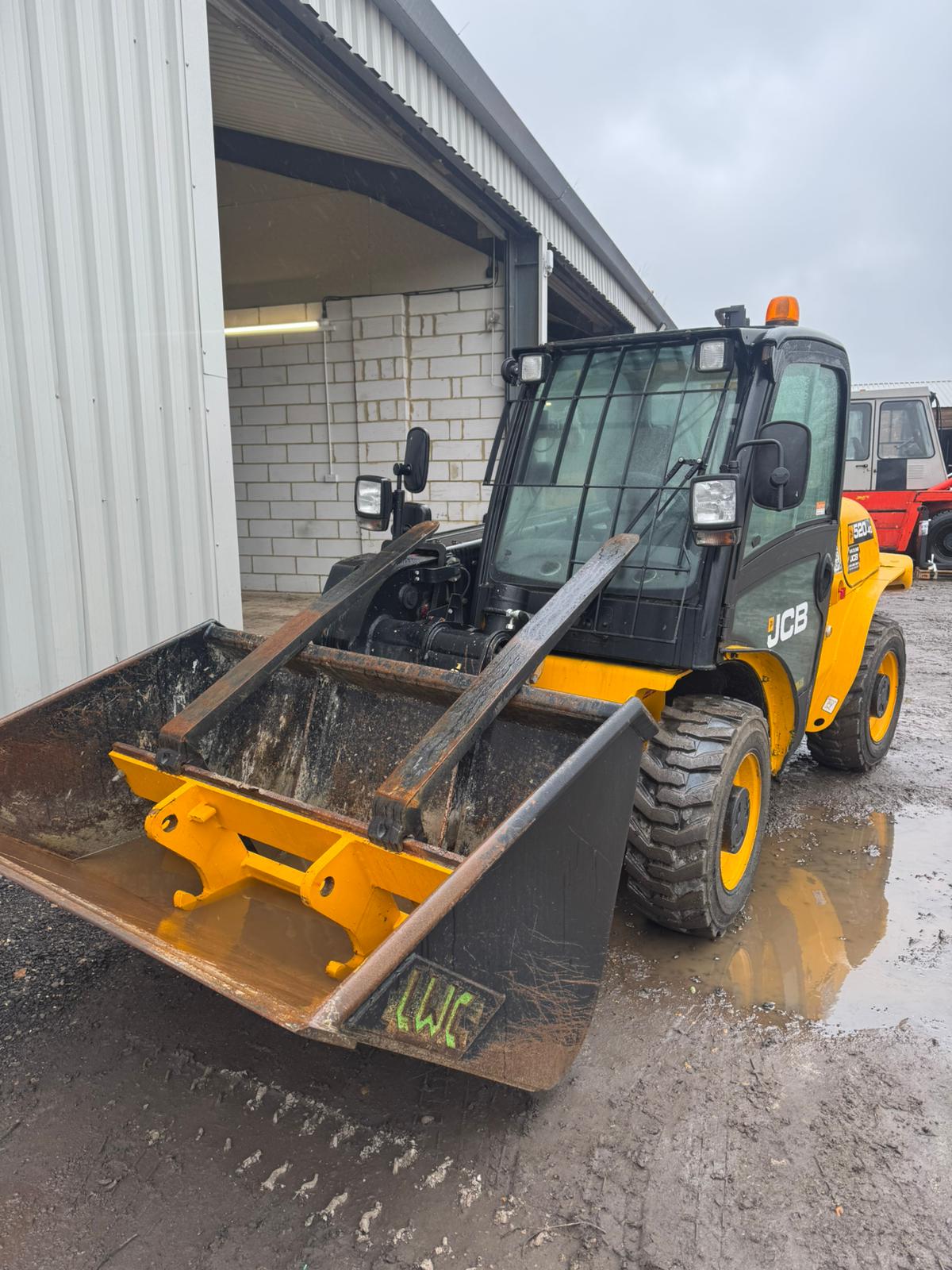 JCB 520-40 - 2 Tonne Rough Terrain Forklift Truck