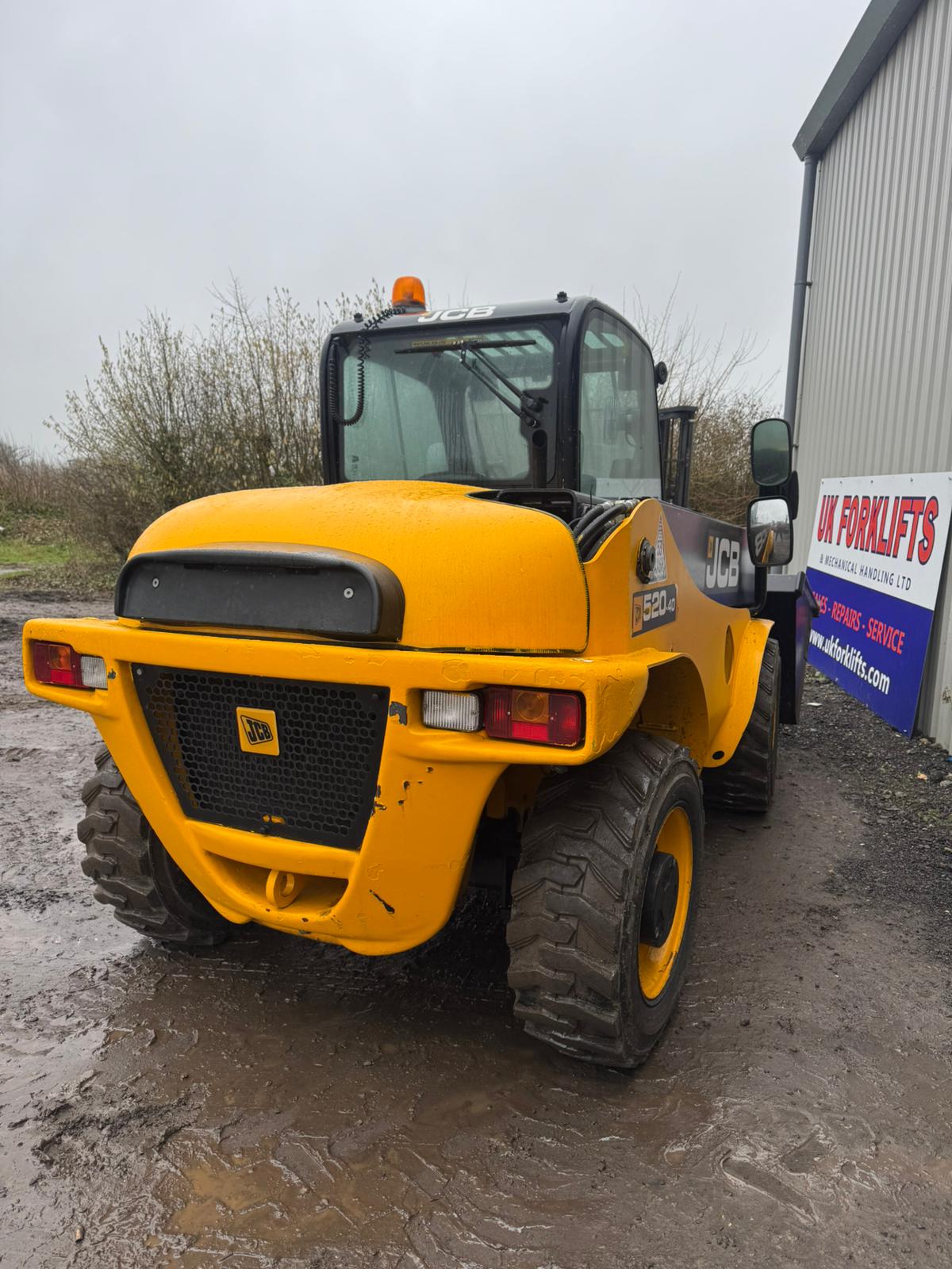 JCB 520-40 - 2 Tonne Rough Terrain Forklift Truck
