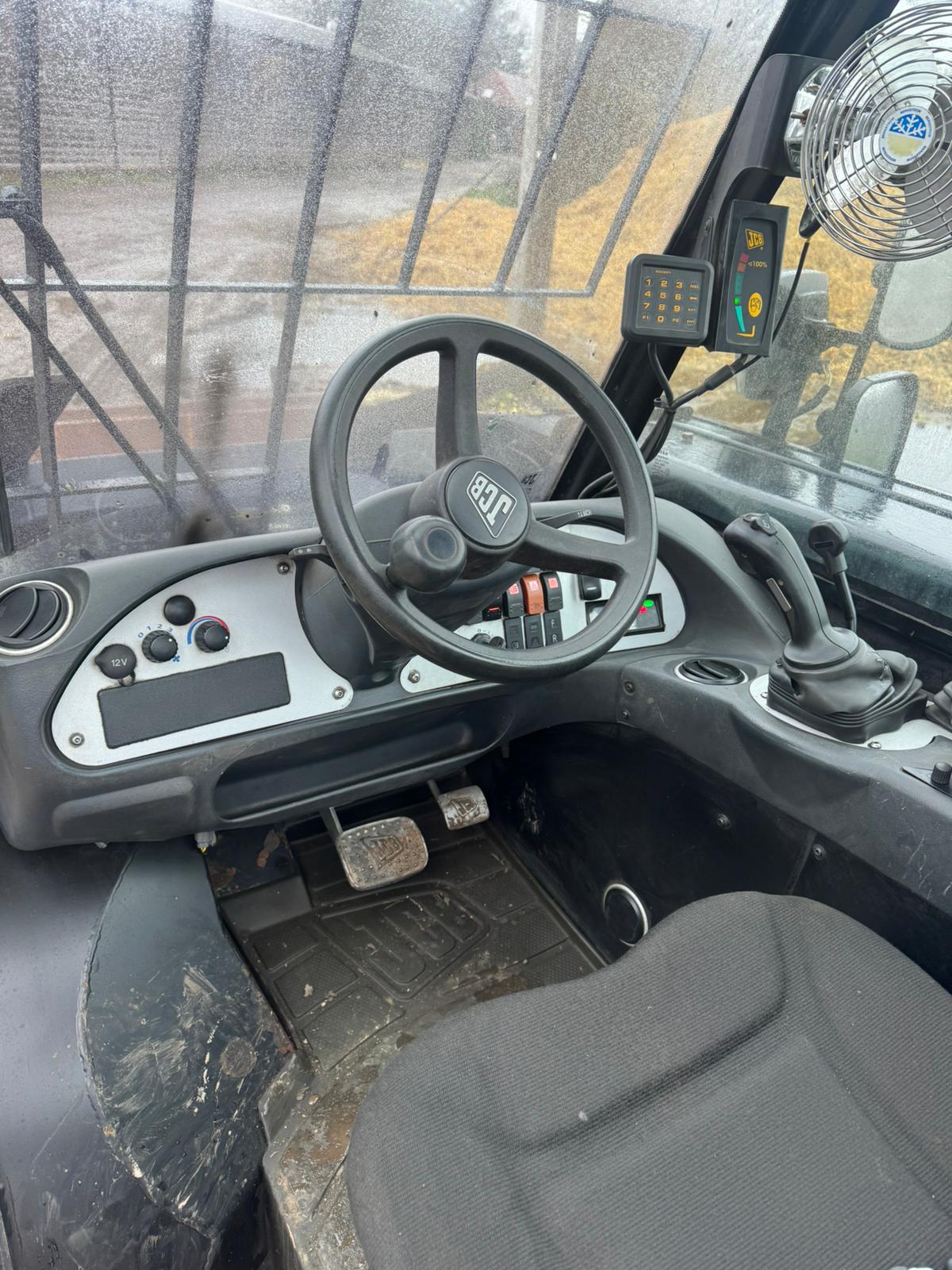 JCB 520-40 - 2 Tonne Rough Terrain Forklift Truck